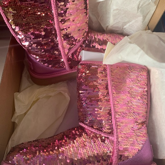 Uggs - Picture 2 of 3